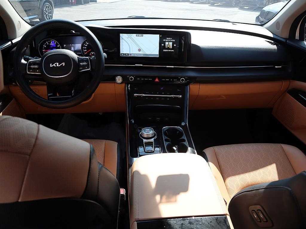 KIA Carnival - Vista 5