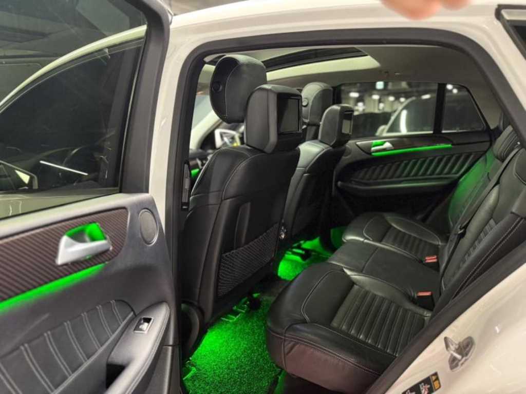 Mercedes Benz GLE Class - Vista 12