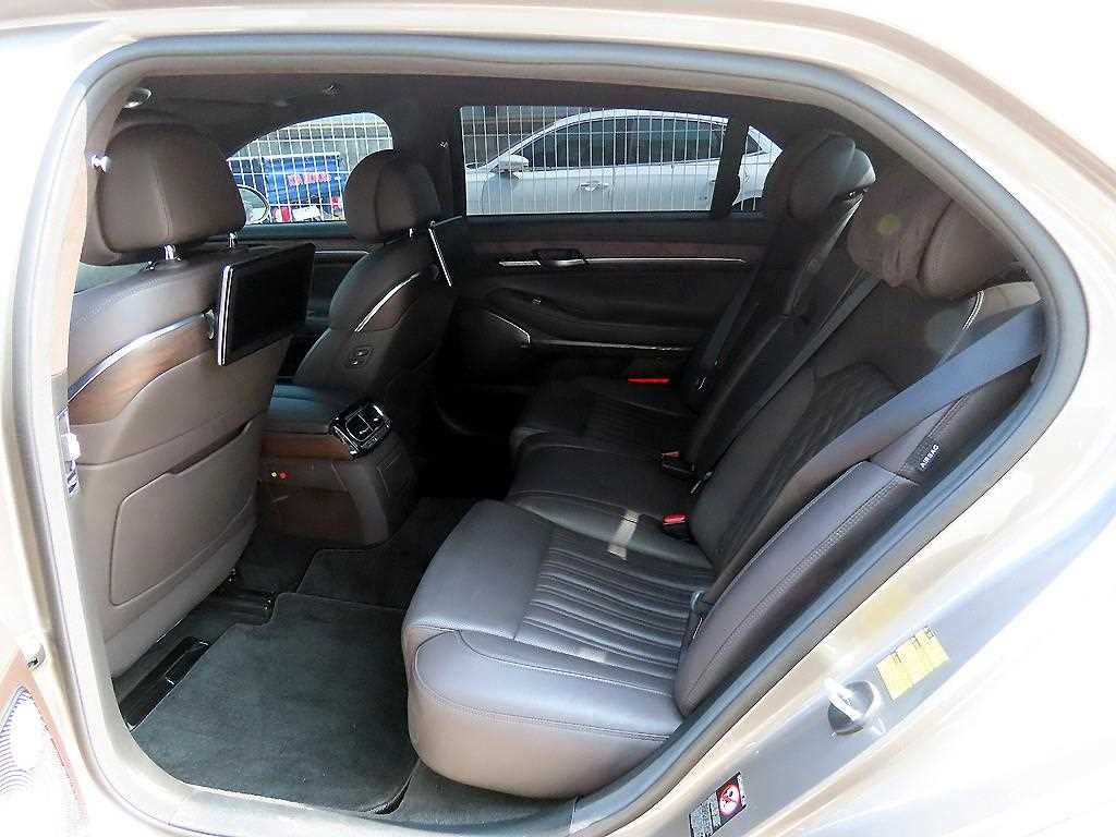 Genesis G90 - Vista 6