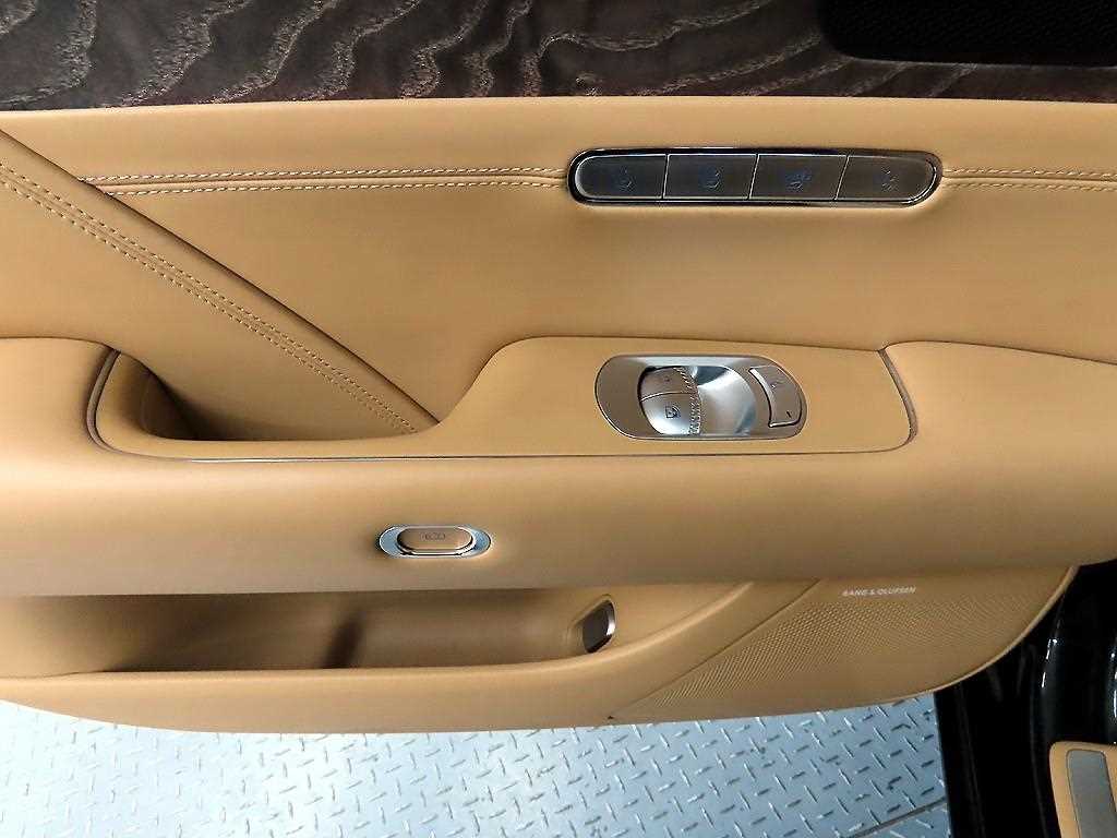 Genesis G90 - Vista 12