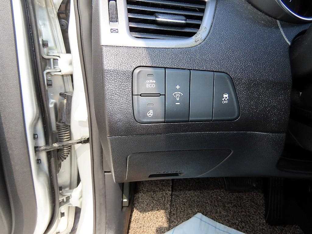 HYUNDAI Avante - Vista 12