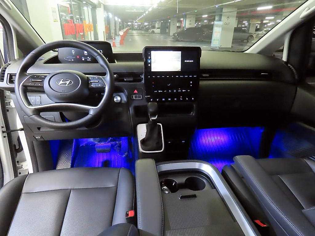 HYUNDAI Staria - Vista 10