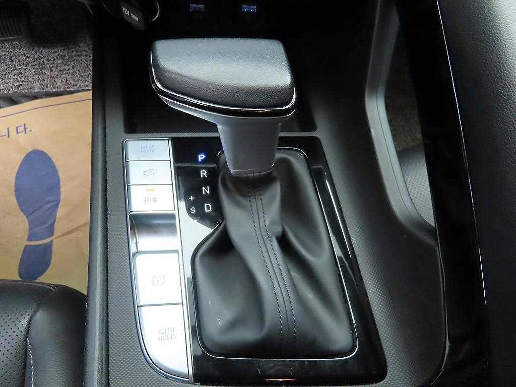 HYUNDAI Avante - Vista 10