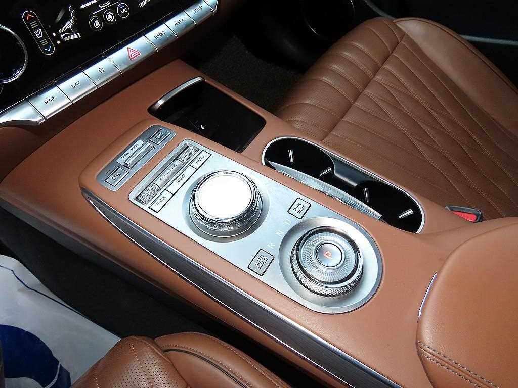 Genesis GV70 - Vista 11