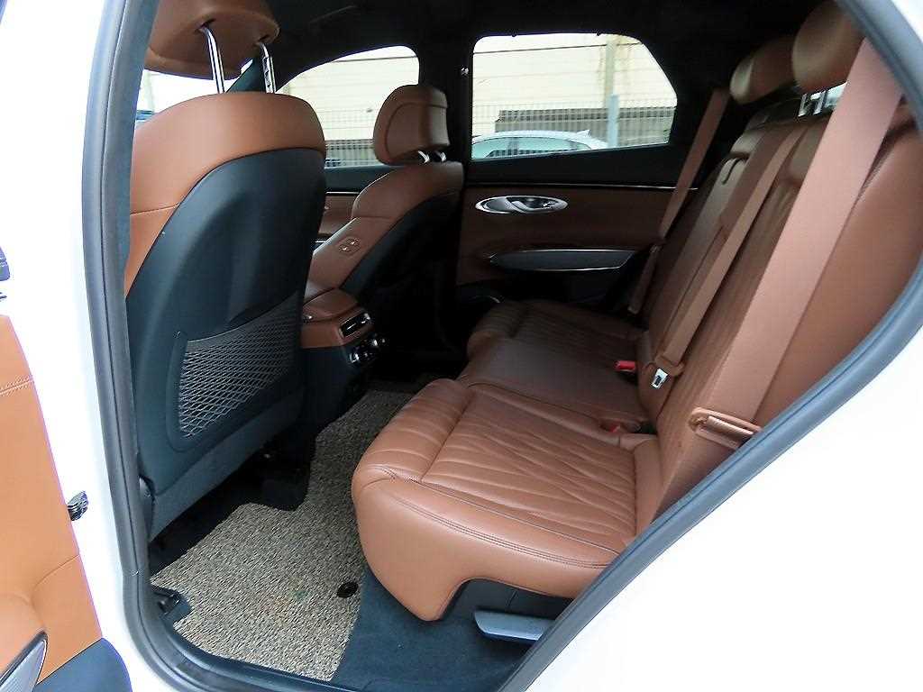 Genesis GV70 - Vista 6