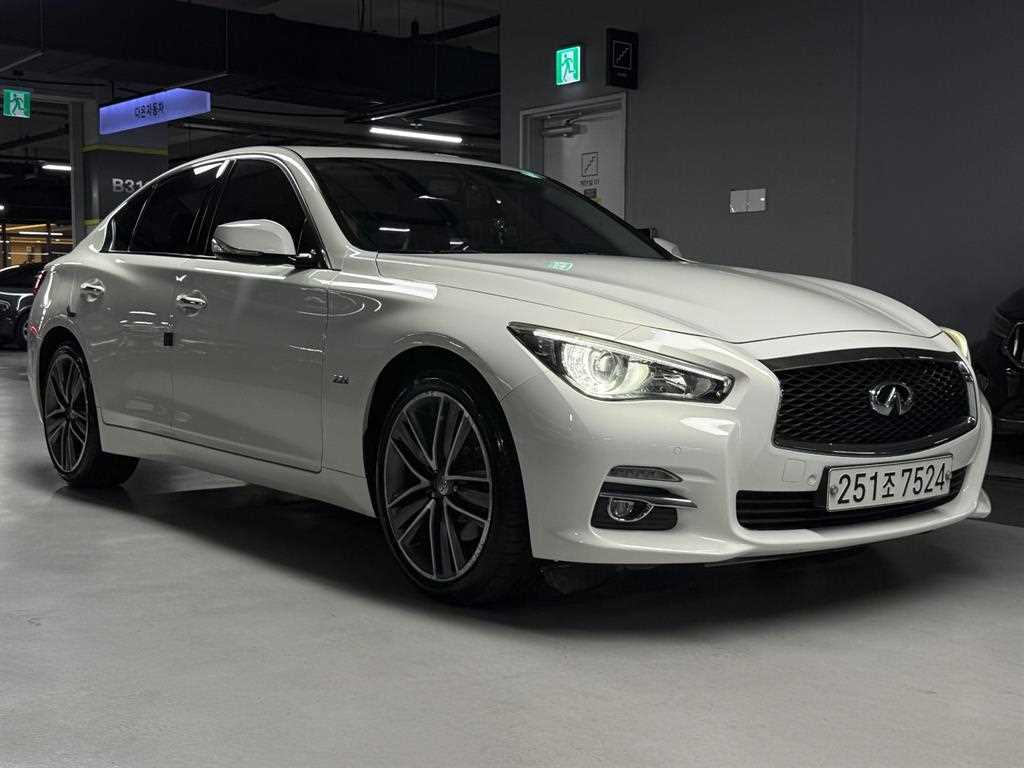 Infiniti Q - Vista 3