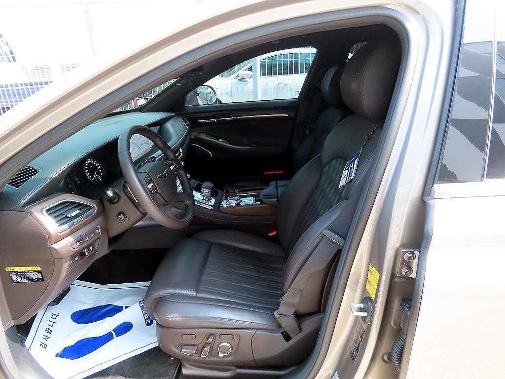 Genesis G90 - Vista 5