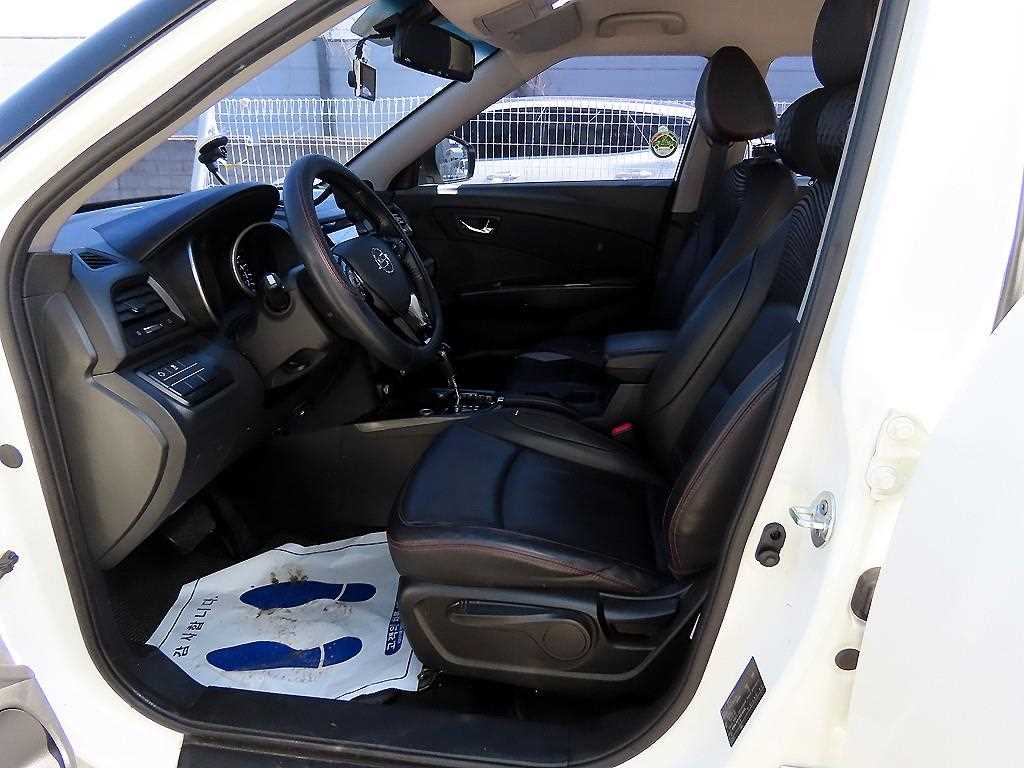 Ssangyong Tivoli - Vista 5