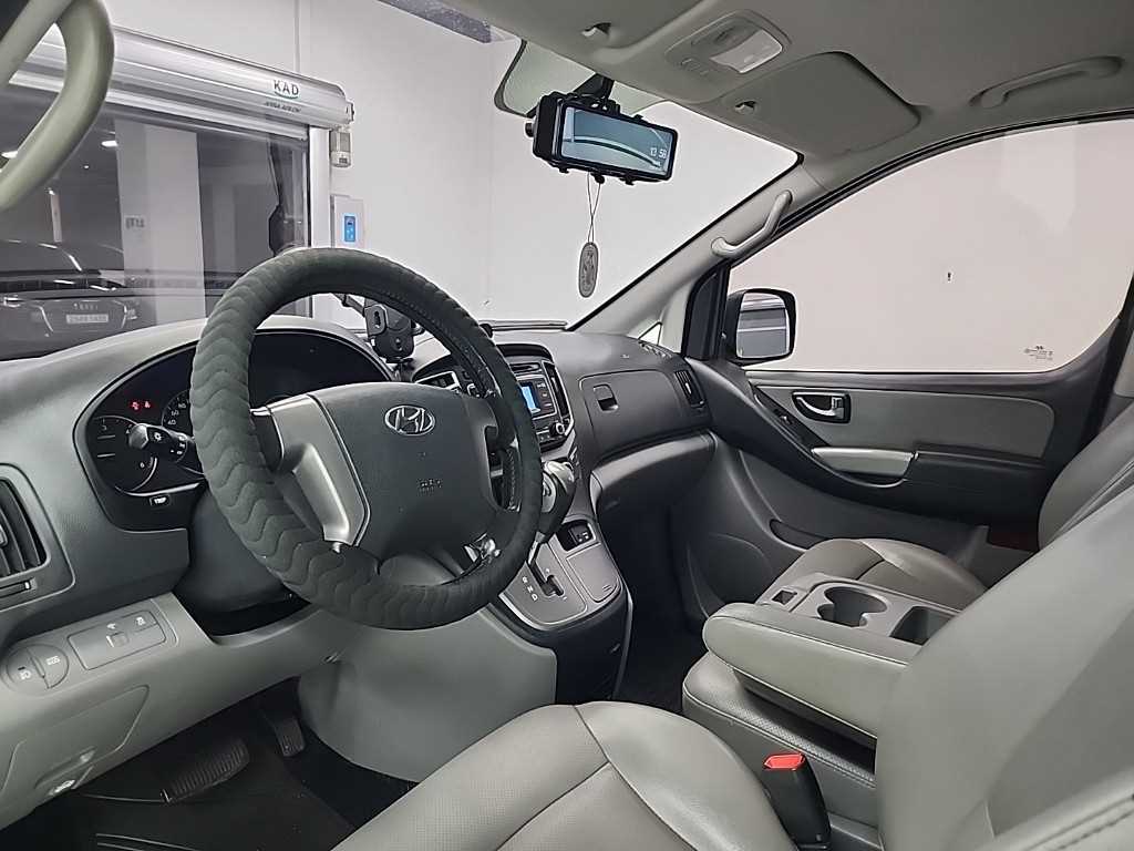 HYUNDAI Starex - Vista 7