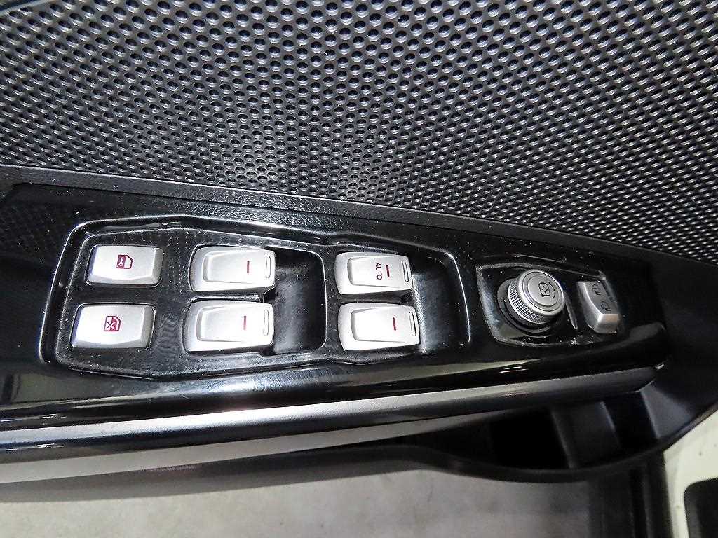 Ssangyong Tivoli 2016 Blanco - Importación desde Corea - HF Imports Iquique - Foto 13