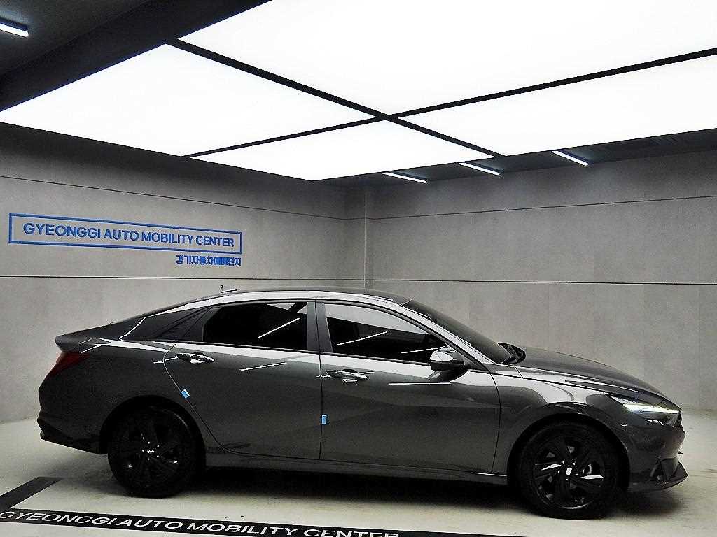 HYUNDAI Avante - Vista 2