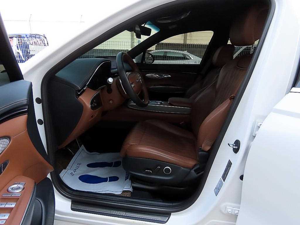 Genesis GV70 - Vista 5