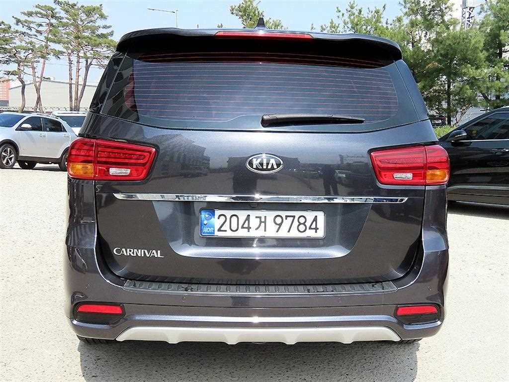 KIA Carnival - Vista 4