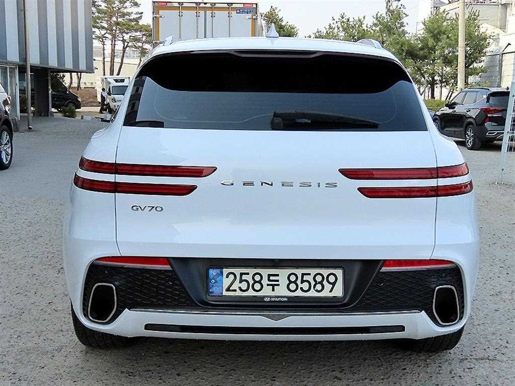 Genesis GV70 - Vista 4