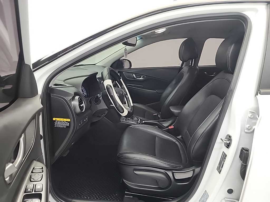 HYUNDAI Kona - Vista 11