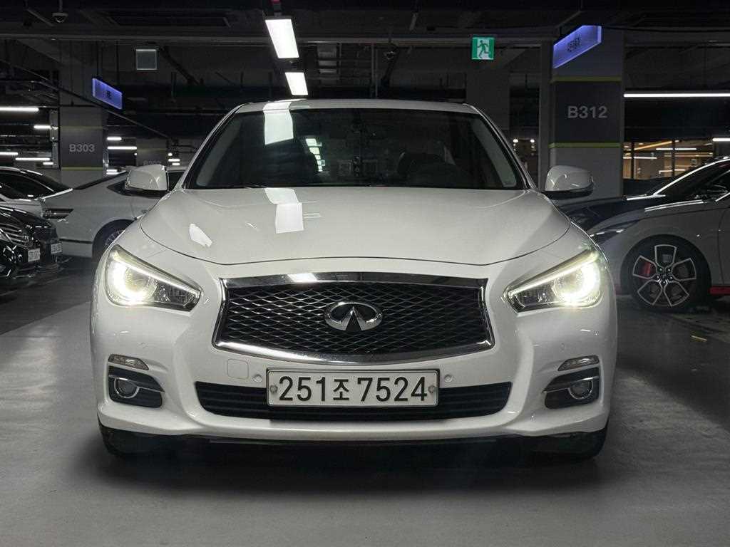 Infiniti Q - Vista 2