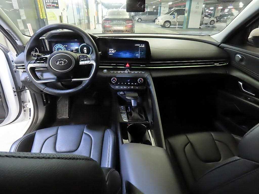 HYUNDAI Avante - Vista 10