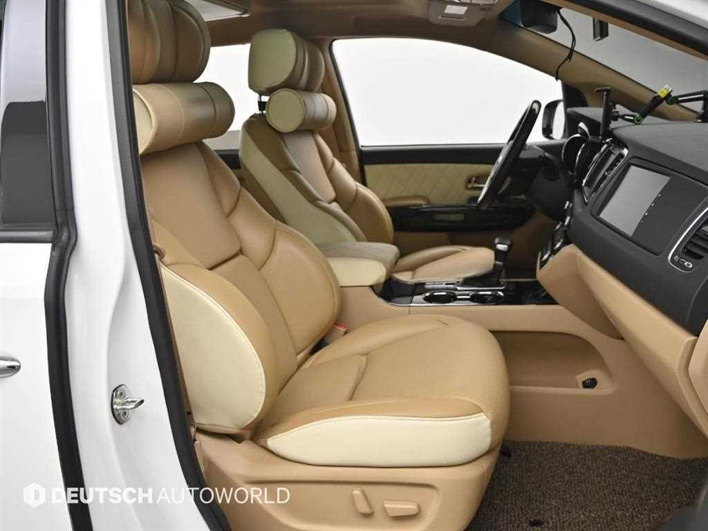 KIA Carnival - Vista 11