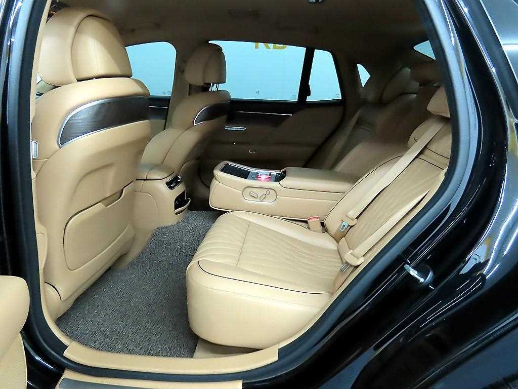 Genesis G90 - Vista 6
