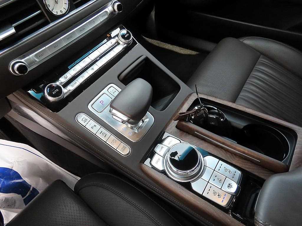 Genesis G90 - Vista 11