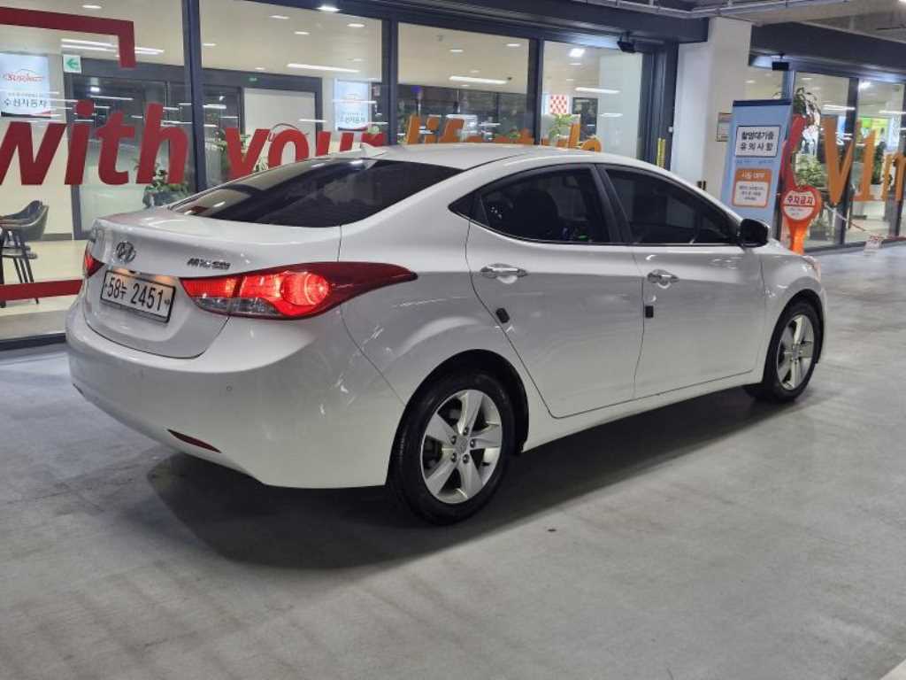 HYUNDAI Avante - Vista 4