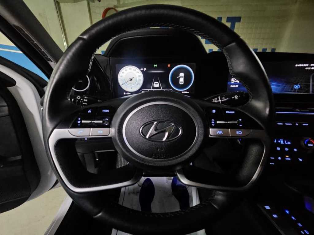 HYUNDAI Avante - Vista 11