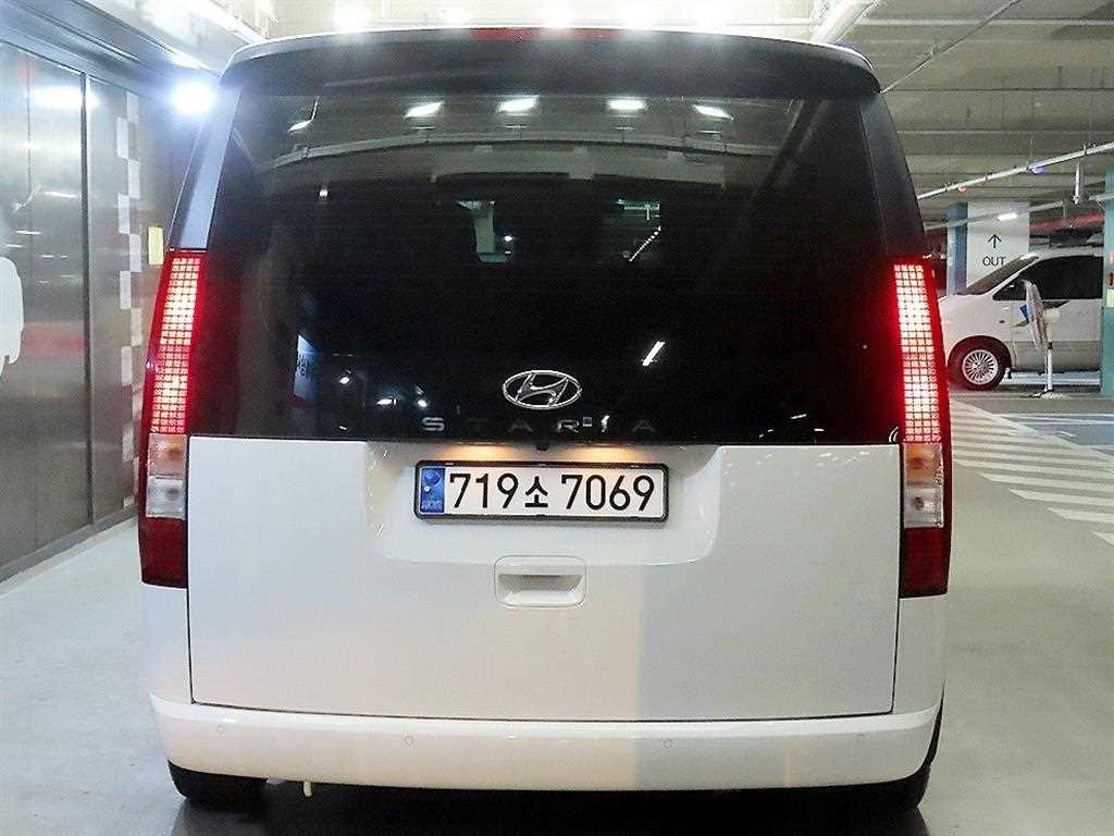 HYUNDAI Staria - Vista 5