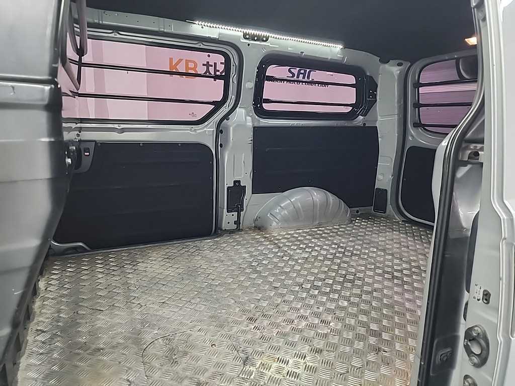 HYUNDAI Starex - Vista 12