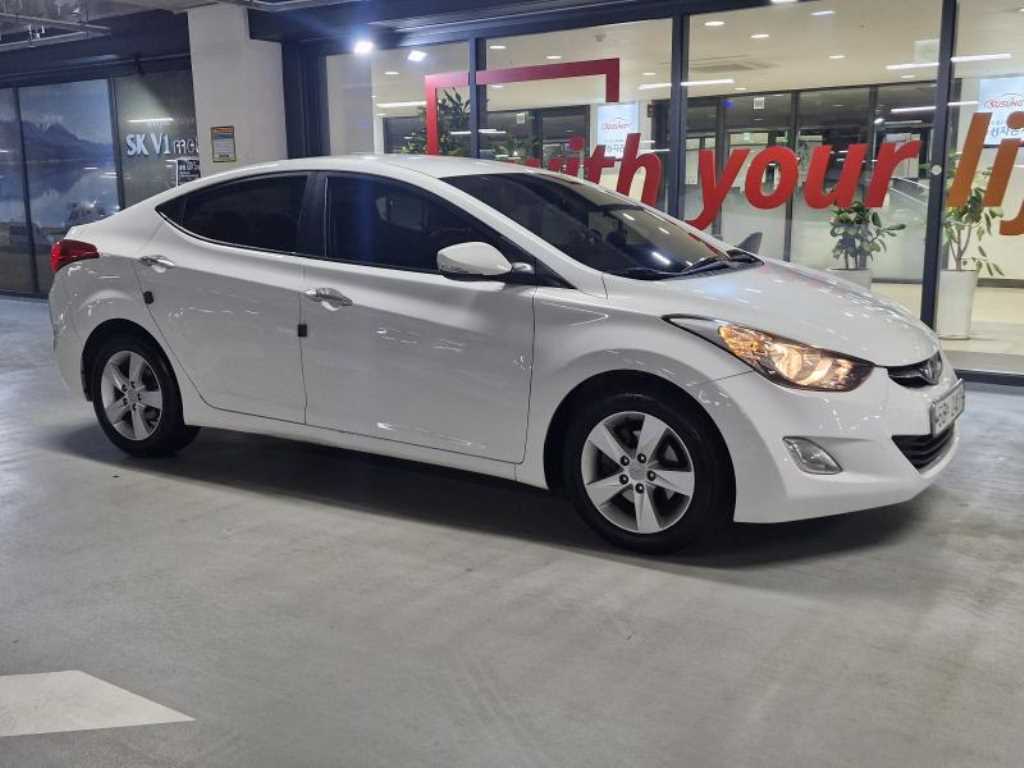 HYUNDAI Avante - Vista 2