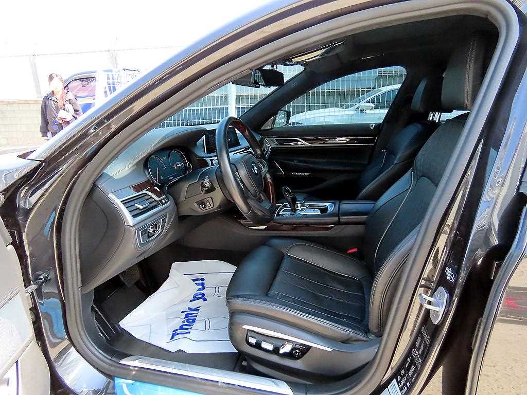 BMW 7 Series - Vista 5