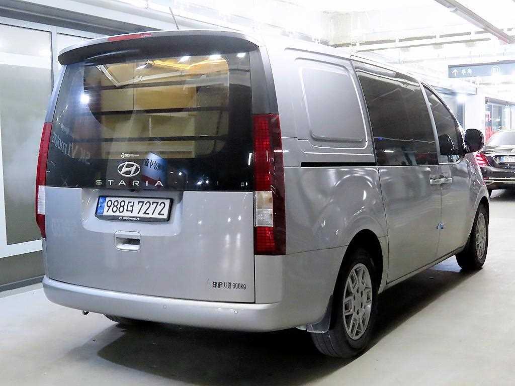 HYUNDAI Staria - Vista 8