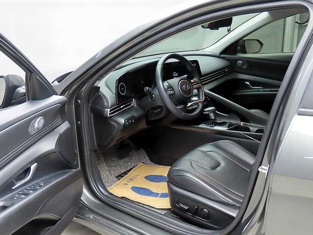 HYUNDAI Avante - Vista 5