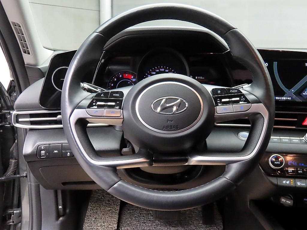 HYUNDAI Avante - Vista 9