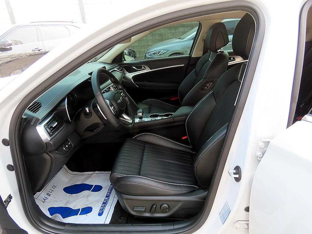 Genesis G70 - Vista 5