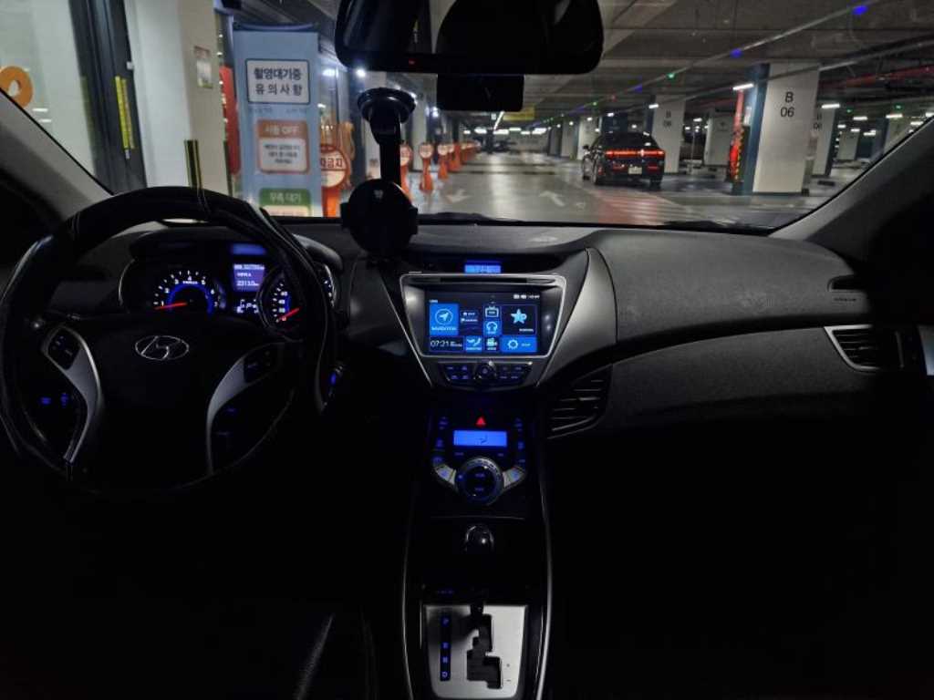 HYUNDAI Avante - Vista 6