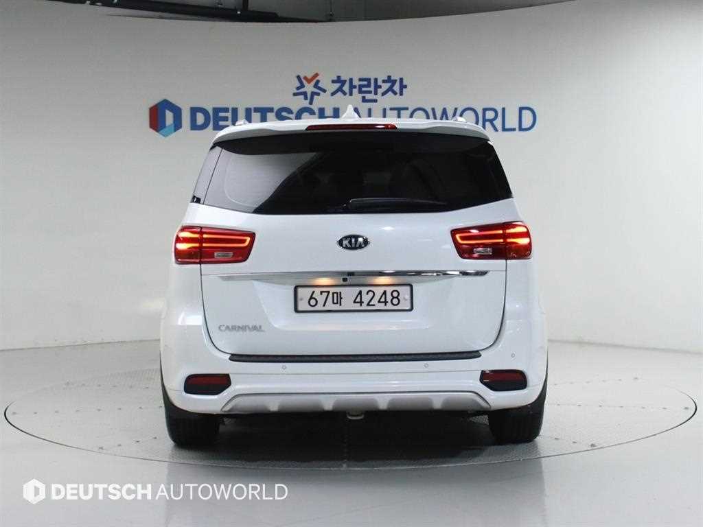KIA Carnival - Vista 5