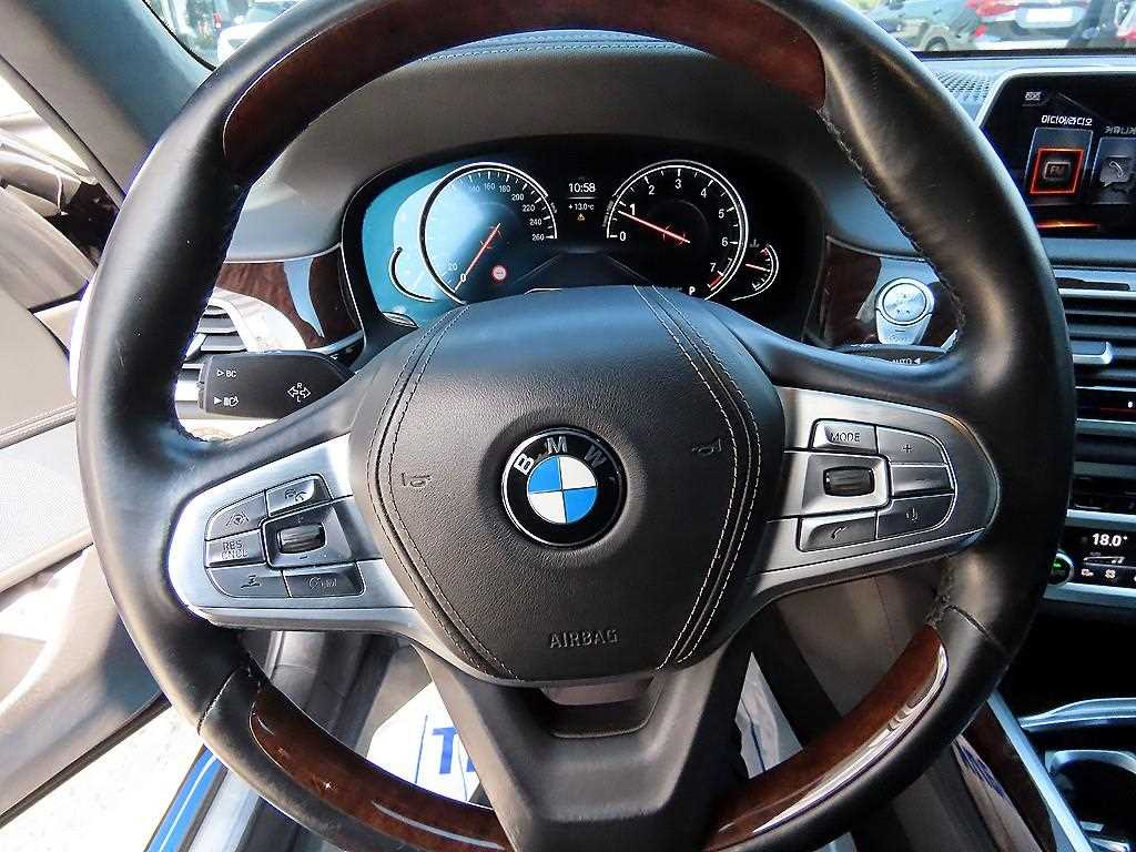 BMW 7 Series - Vista 8