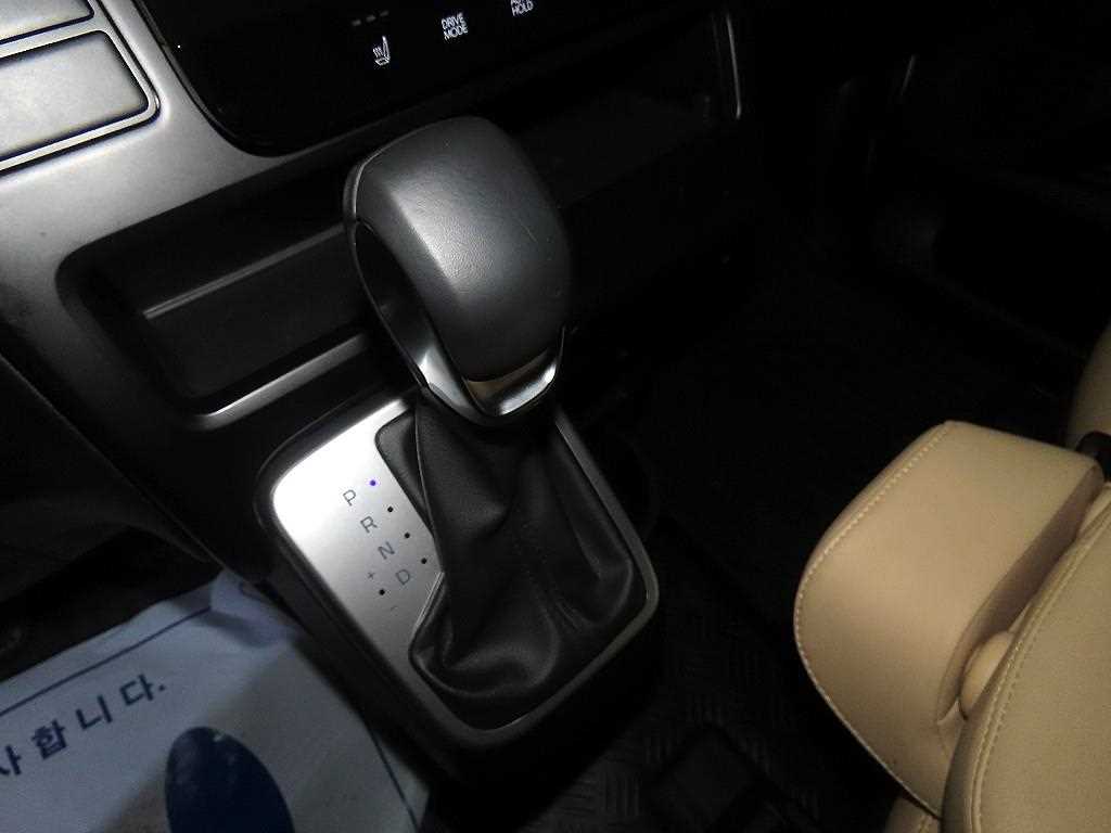 HYUNDAI Staria - Vista 12