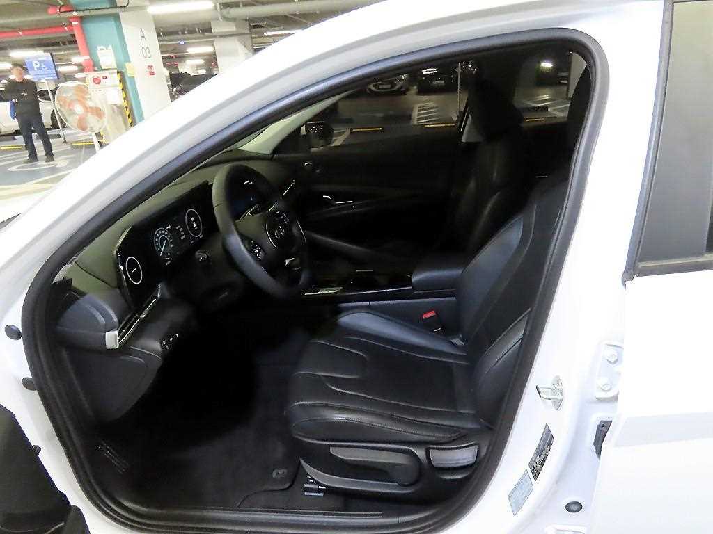 HYUNDAI Avante - Vista 6