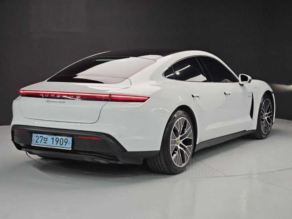 Porsche Taycan - Vista 4