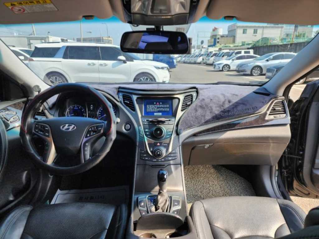 HYUNDAI Grandeur - Vista 6