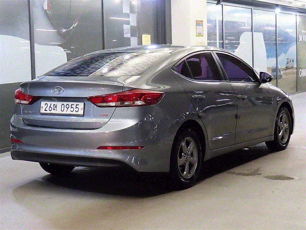 HYUNDAI Avante - Vista 4