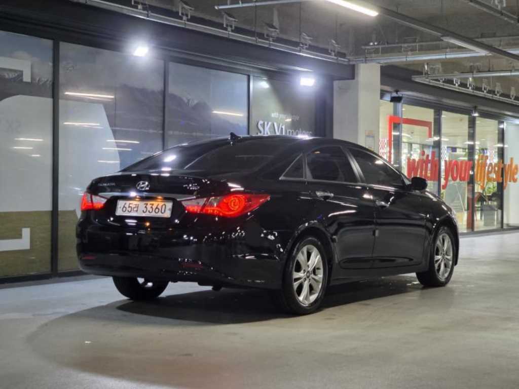 HYUNDAI Sonata - Vista 4