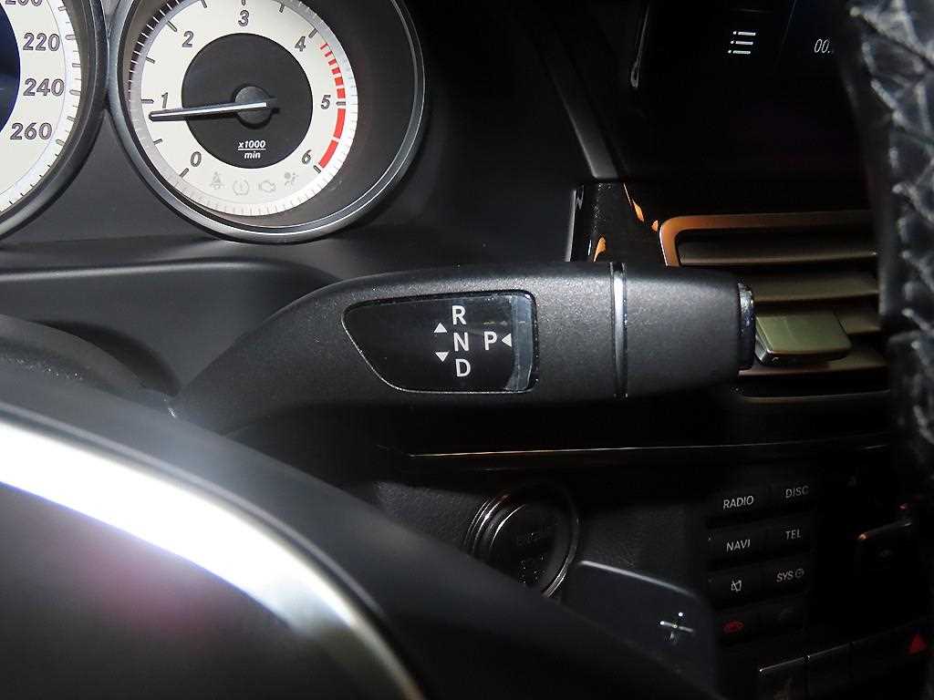 Mercedes Benz E class - Vista 12