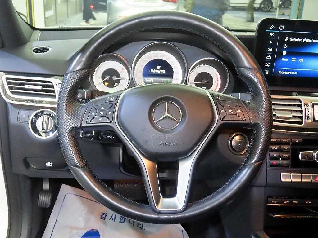 Mercedes Benz E class - Vista 8