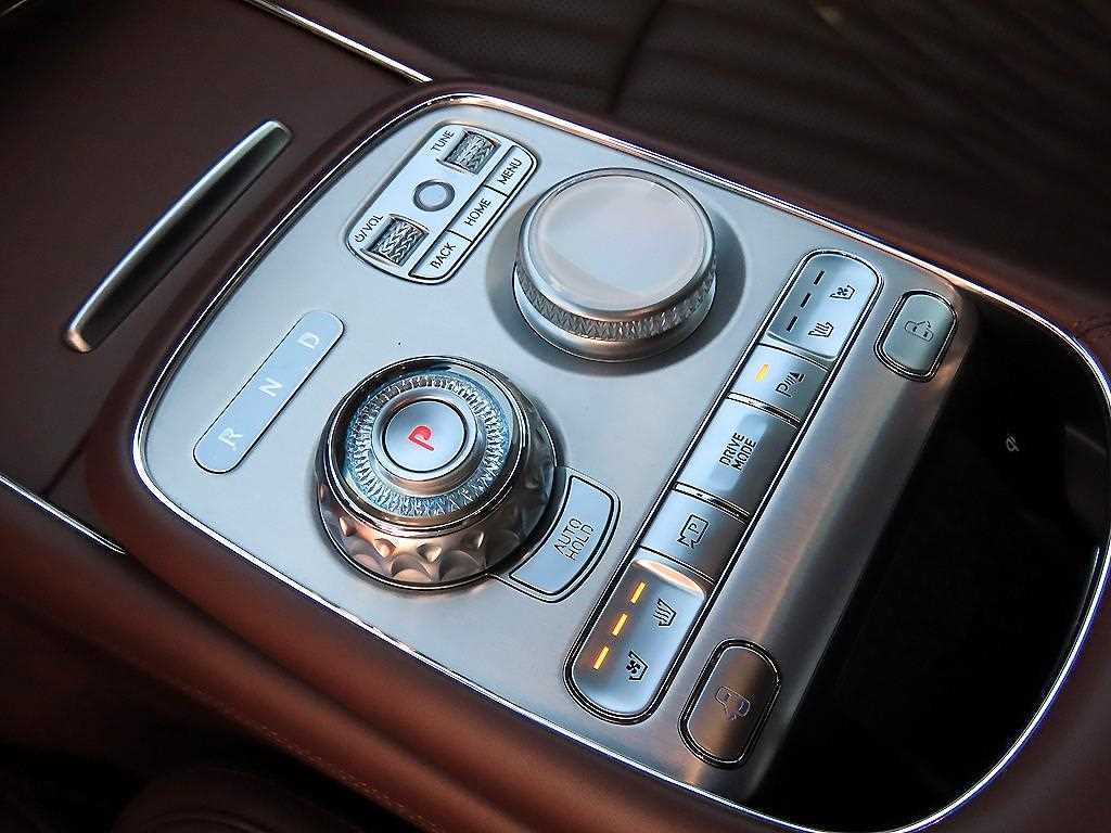 Genesis G90 - Vista 11