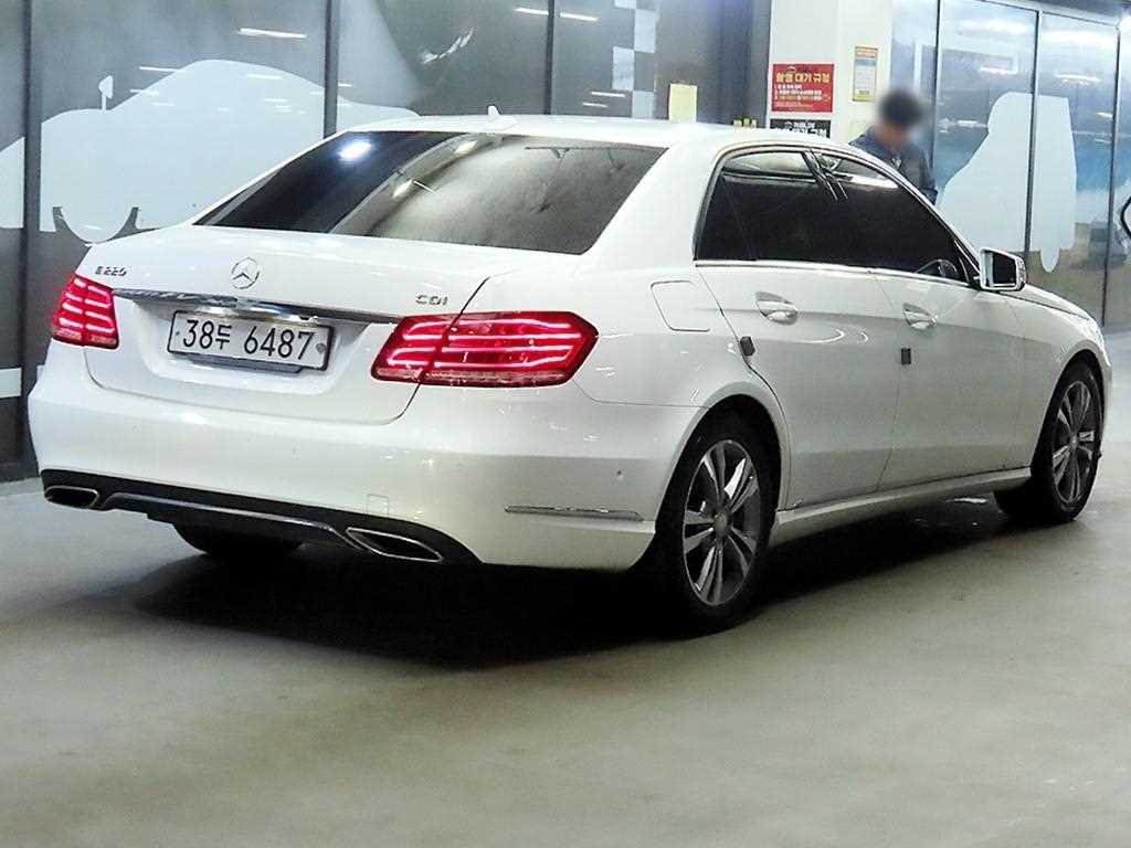 Mercedes Benz E class - Vista 4
