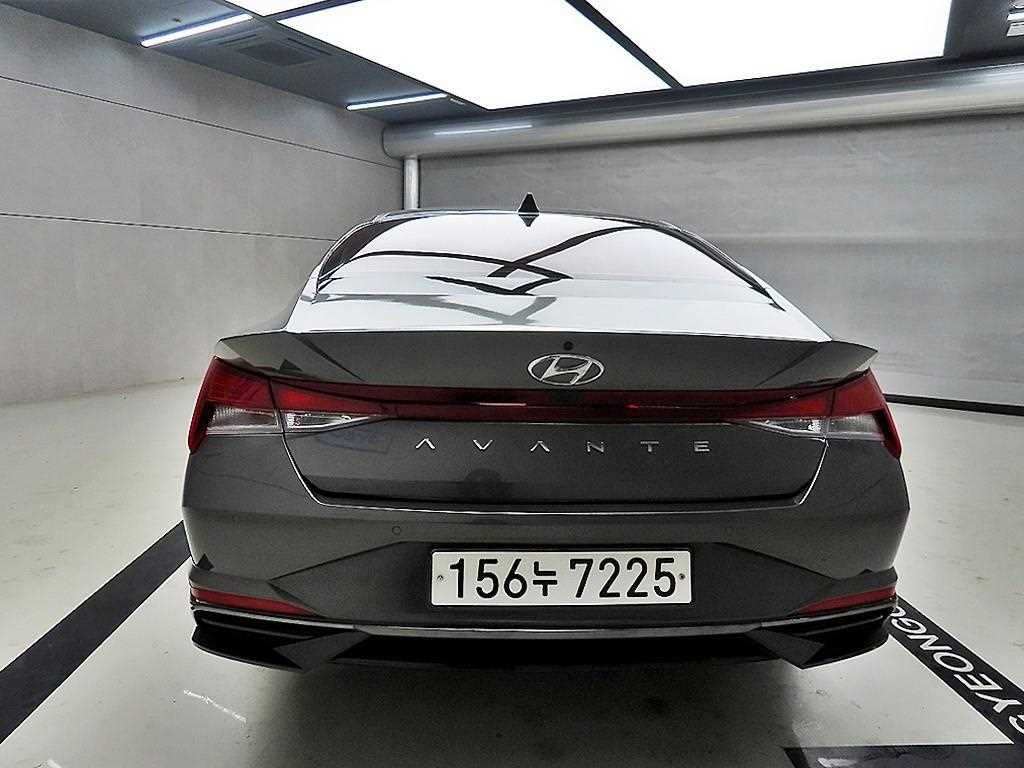 HYUNDAI Avante - Vista 3