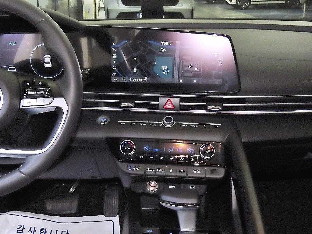 HYUNDAI Avante - Vista 11