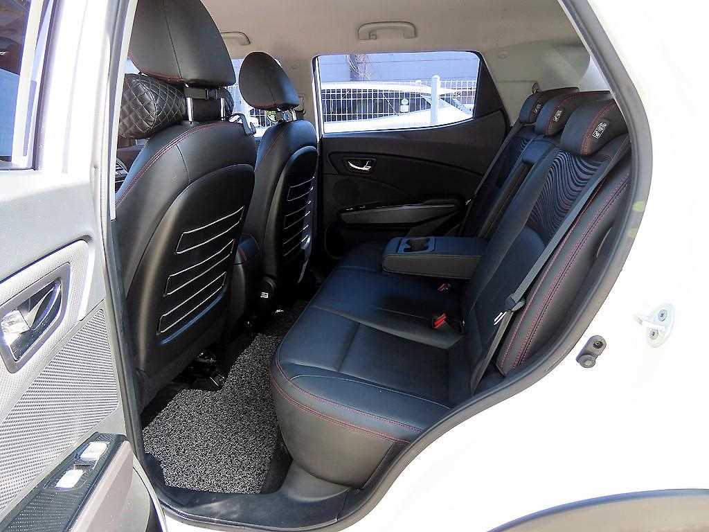 Ssangyong Tivoli - Vista 6